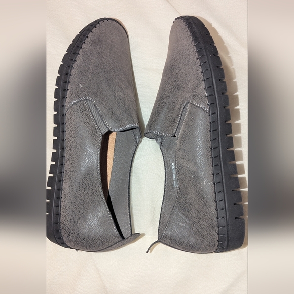 Easy Street Gray Flats - Picture 6 of 7